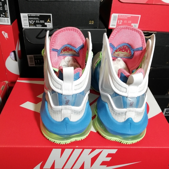 NIKE AIR LEBRON 19 WOMEN US SIZE 7.5 WORE 3 TIMES ONLY NO BOX DUE ITS DAMAGED - Picture 8 of 13